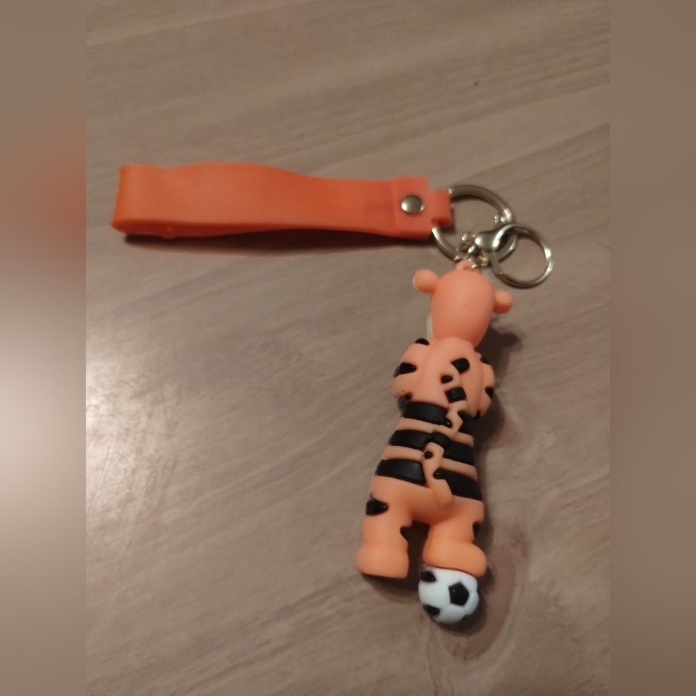 New Disney Tigger 3D Rubber Keychain  Winnie the Pooh Character Soccer Bag Charm - Picture 2 of 3